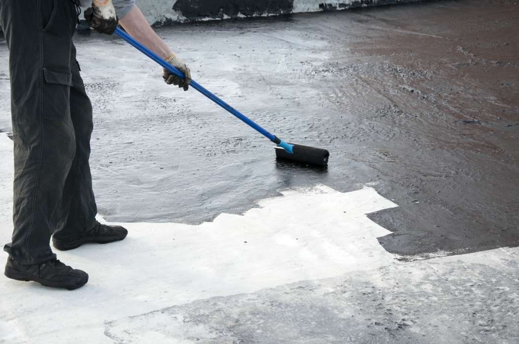 Building expert covering a waterproofing strip from SUBRENAT textile solutions & applications for liquid waterproofing (rolls, strips)