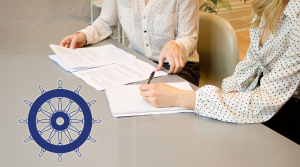 Deux expertes Subrenat parcourant les conditions de certification du label Wheelmark qui approuve les textiles anti-feu pour l'usage à bord d'un navire