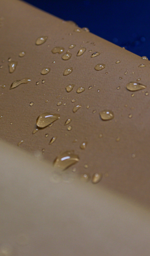 /media/408/download/toile%20d%C3%A9perlante.jpg?v=3 Textile sample of a Subrenat water-repallent fabric created for coating water-repellent UV blinds