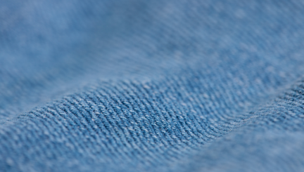 Tissu bleu issu des solutions et applications textiles SUBRENAT pour l'habillement : pocketing, création de vêtements, made in france, doublures...