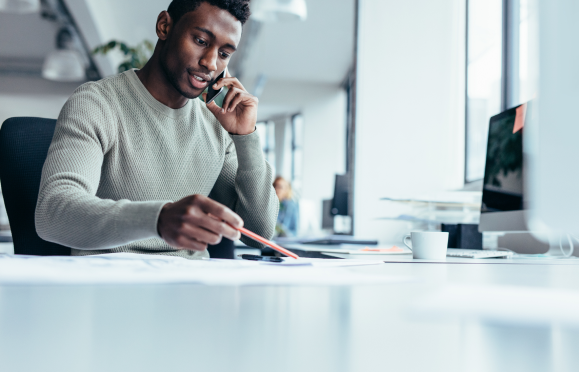 Candidat appelant pour se renseigner sur le processus de recrutement d'une offre d'emploi du groupe SUBRENAT