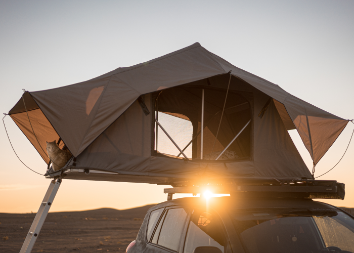 Caravane pliante conçue dans un tissu extérieur SUBRENAT pensé pour la création de tentes pliantes résistantes, confortables et transportables