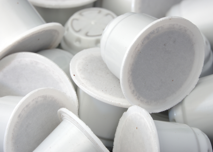 Composants de capsules de café compostables en PLA SUBRENAT, perméables à l'eau et à l'air pour produits alimentaires sous pression